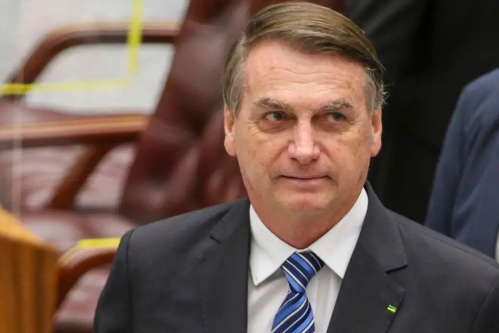 Exército entrega armamentos de Bolsonaro à Polícia Federal, mas informa a ausência de duas peças
